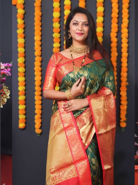 Elegant Kanjivaram Silk Saree with Rich Pallu   Unstitched Blouse Piece Kanjivaram Sarees