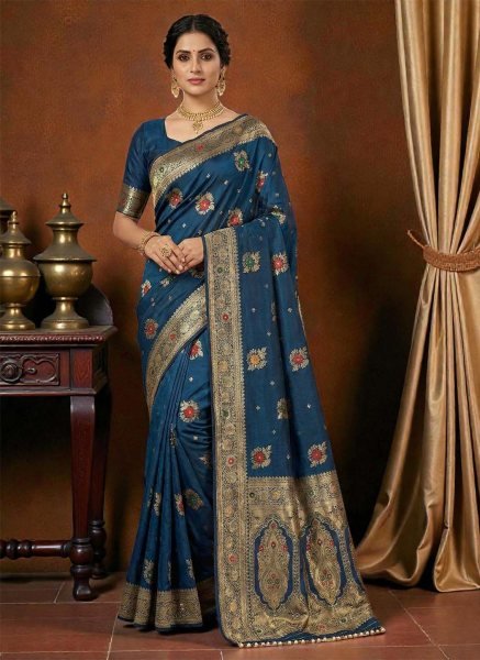 Traditional Dola Silk Saree with Woven Paisley Pallu and Hand Strung Bead Tassels Saree