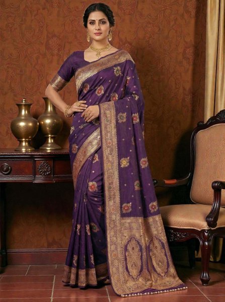 Traditional Dola Silk Saree with Woven Paisley Pallu and Hand Strung Bead Tassels Saree