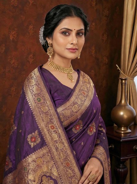 Traditional Dola Silk Saree with Woven Paisley Pallu and Hand Strung Bead Tassels Silk Sarees