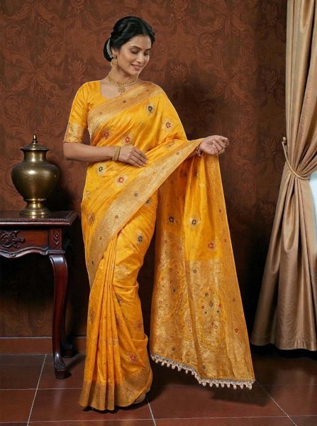 Traditional Dola Silk Saree with Woven Paisley Pallu and Hand Strung Bead Tassels Silk Sarees