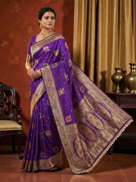 Traditional Dola Silk Saree with Woven Paisley Pallu and Hand Strung Bead Tassels Silk Sarees
